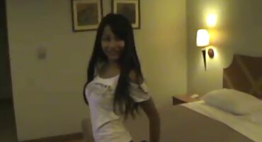 sex hentai tiếng việt Coquette trải sex vung trom dài trên vòi nước và được kiêm.